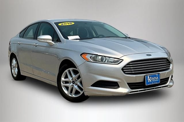 2016 Ford Fusion SE in Silver — front three-quarter view