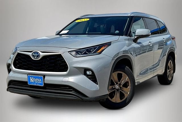 2022 Toyota Highlander — rear three-quarter view