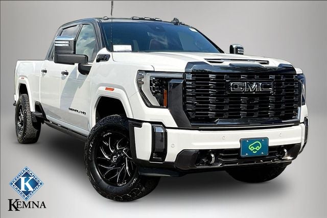 2024 GMC Sierra 2500HD 4WD Crew Cab Standard Bed Denali Ultimate in Summit White — front three-quarter view